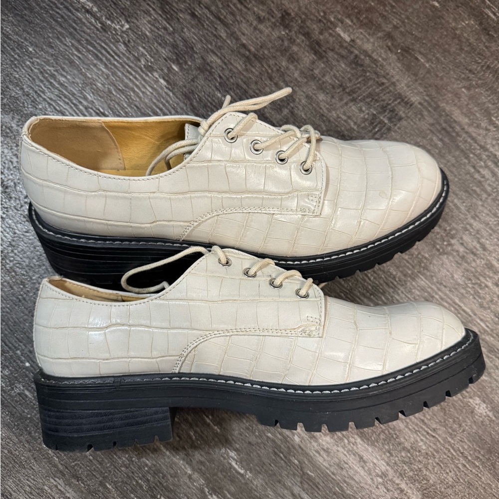 Women's Cream Croc-Embossed Lace-Up Shoes